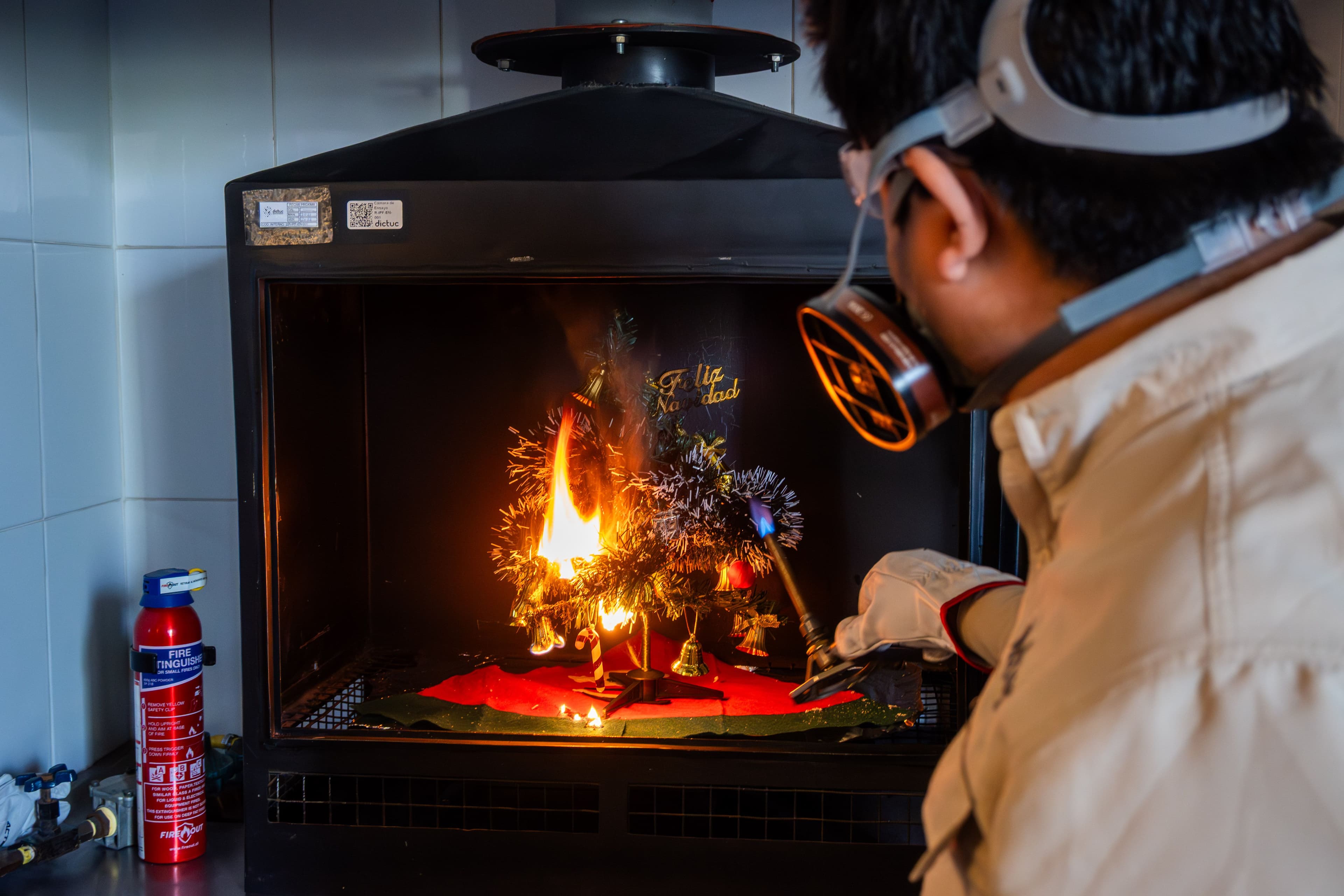 Dictuc en la prensa: Dictuc realiza ensayos de inflamabilidad a adornos navideños