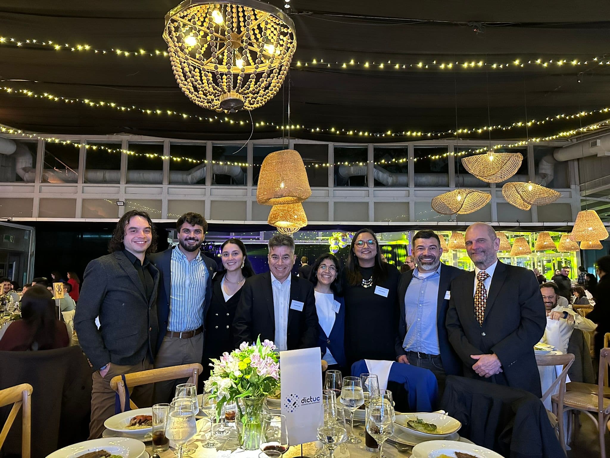 Ingenieros de Dictuc asisten a la Cena FIUC 2025