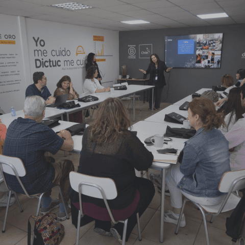 Delegación Women can Build Latam visita Dictuc